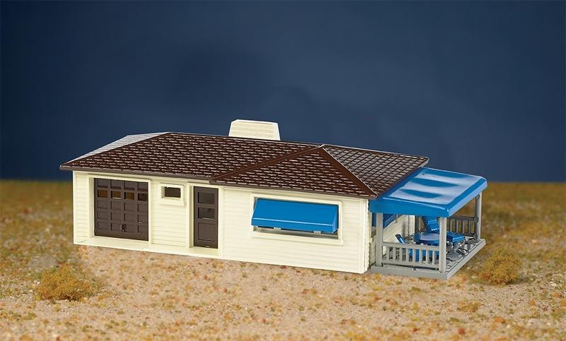 Bachmann Ranch House Classic Kits, Cream& Brown, HO Scale